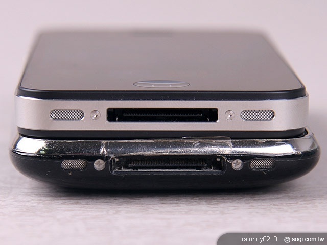 iPhone 4 來了,盒裝竟比想像中小! iPhone 4 來了,盒裝竟比想像中小!