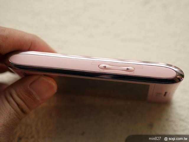 亮麗智慧機 LG GT540 單機 8,990 元 亮麗智慧機 LG GT540 單機 8,990 元