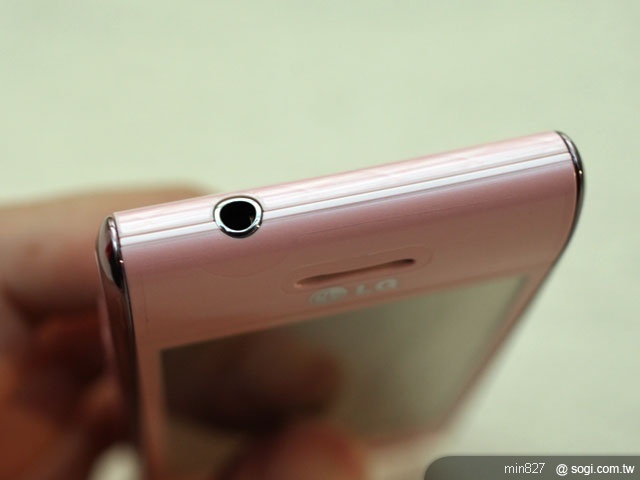 亮麗智慧機 LG GT540 單機 8,990 元 亮麗智慧機 LG GT540 單機 8,990 元