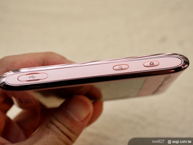 亮麗智慧機 LG GT540 單機 8,990 元 亮麗智慧機 LG GT540 單機 8,990 元