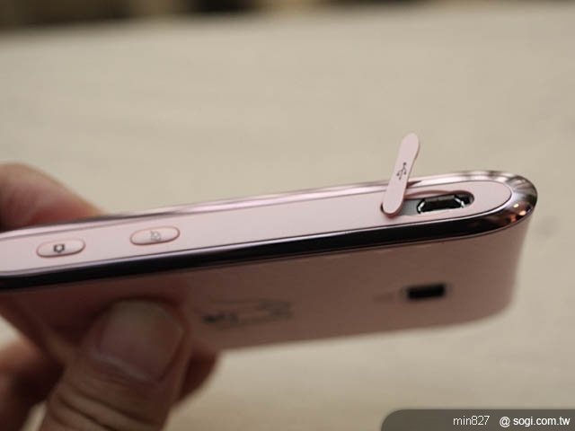 亮麗智慧機 LG GT540 單機 8,990 元 亮麗智慧機 LG GT540 單機 8,990 元