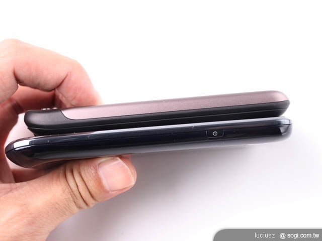 高階機種爭霸戰 - 三星 i9000 vs HTC Desire 高階機種爭霸戰 - 三星 i9000 vs HTC Desire