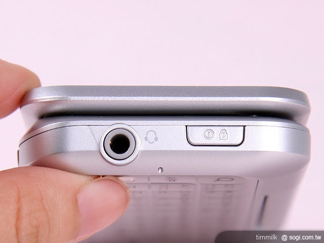 會後空翻的手機 MOTO BACKFLIP ME600 會後空翻的手機 MOTO BACKFLIP ME600