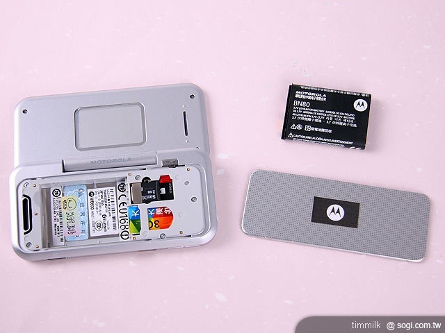 會後空翻的手機 MOTO BACKFLIP ME600 會後空翻的手機 MOTO BACKFLIP ME600