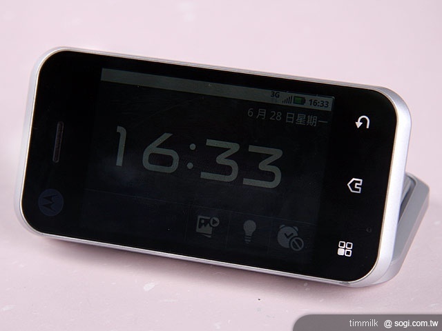 會後空翻的手機 MOTO BACKFLIP ME600 會後空翻的手機 MOTO BACKFLIP ME600