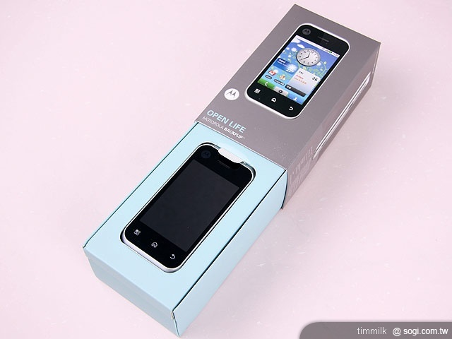 會後空翻的手機 MOTO BACKFLIP ME600 會後空翻的手機 MOTO BACKFLIP ME600