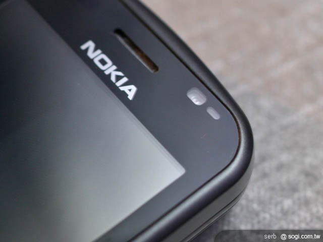 QWERTY+觸控 NOKIA C6雙享受 QWERTY+觸控 NOKIA C6雙享受