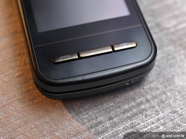 QWERTY+觸控 NOKIA C6雙享受 QWERTY+觸控 NOKIA C6雙享受