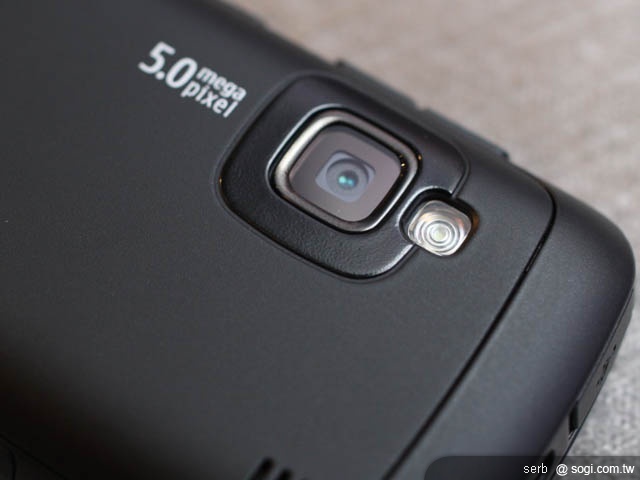 QWERTY+觸控 NOKIA C6雙享受 QWERTY+觸控 NOKIA C6雙享受