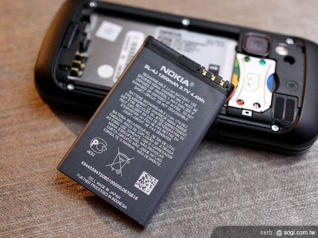 QWERTY+觸控 NOKIA C6雙享受 QWERTY+觸控 NOKIA C6雙享受