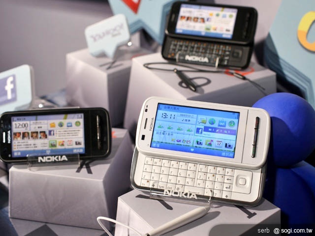 QWERTY+觸控 NOKIA C6雙享受 QWERTY+觸控 NOKIA C6雙享受
