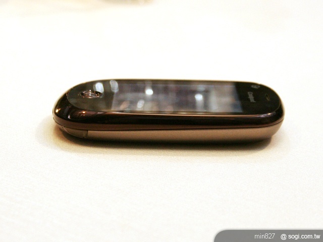 「全球漫遊一碼通」 亞太發表雙模機 「全球漫遊一碼通」 亞太發表雙模機