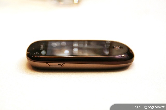 「全球漫遊一碼通」 亞太發表雙模機 「全球漫遊一碼通」 亞太發表雙模機