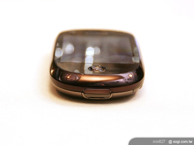 「全球漫遊一碼通」 亞太發表雙模機 「全球漫遊一碼通」 亞太發表雙模機