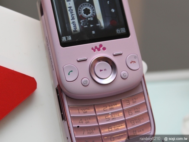 遠傳獨發SE Zylo樂迷機 0元享樂價 遠傳獨發SE Zylo樂迷機 0元享樂價