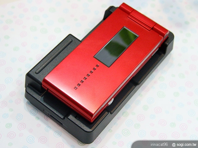 【戲水必備】Full HD × 防水 Sharp SH-07B 【戲水必備】Full HD × 防水 Sharp SH-07B