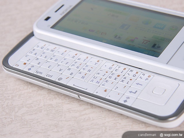 NOKIA C6 行動網路潮男機 NOKIA C6 行動網路潮男機