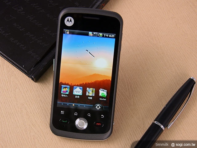 輕薄時尚,入門智慧 MOTO QUENCH XT3 輕薄時尚,入門智慧 MOTO QUENCH XT3