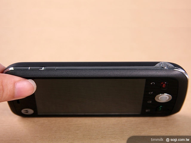 輕薄時尚,入門智慧 MOTO QUENCH XT3 輕薄時尚,入門智慧 MOTO QUENCH XT3