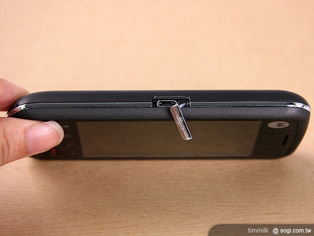 輕薄時尚,入門智慧 MOTO QUENCH XT3 輕薄時尚,入門智慧 MOTO QUENCH XT3