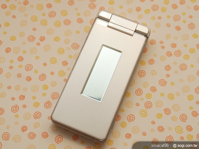 千萬畫素 HD 防水美人機 Sharp 945SH 千萬畫素 HD 防水美人機 Sharp 945SH