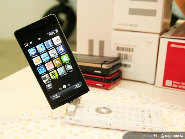 千萬畫素 HD 防水美人機 Sharp 945SH 千萬畫素 HD 防水美人機 Sharp 945SH