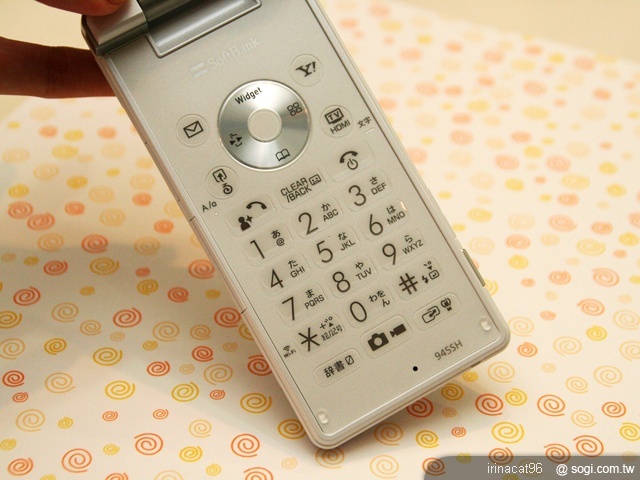 千萬畫素 HD 防水美人機 Sharp 945SH 千萬畫素 HD 防水美人機 Sharp 945SH