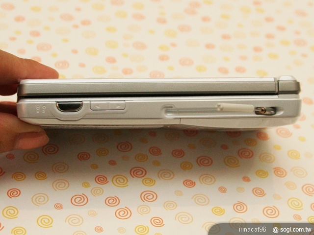 千萬畫素 HD 防水美人機 Sharp 945SH 千萬畫素 HD 防水美人機 Sharp 945SH