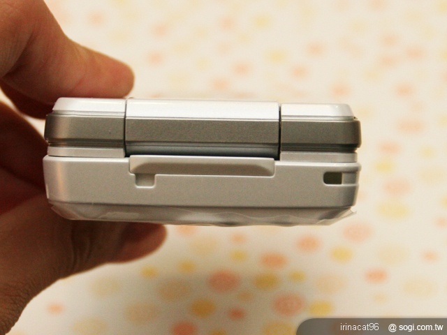 千萬畫素 HD 防水美人機 Sharp 945SH 千萬畫素 HD 防水美人機 Sharp 945SH