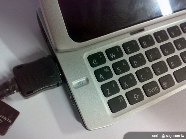 NOKIA N9 實機再曝光 傳 12 月發表? NOKIA N9 實機再曝光 傳 12 月發表?