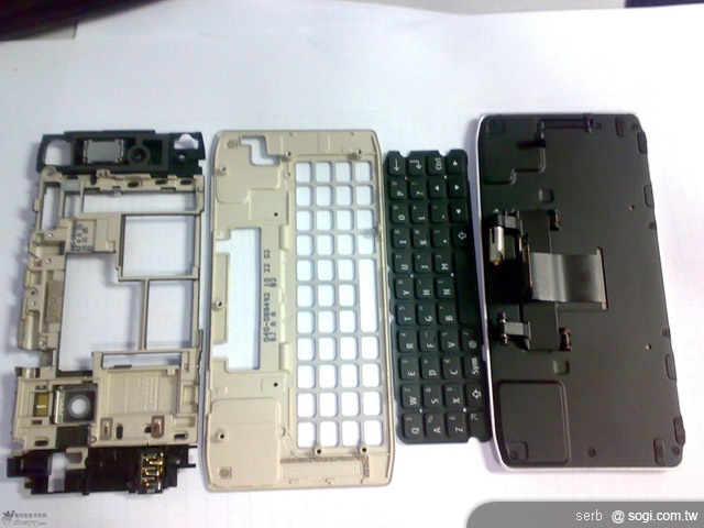 NOKIA N9 實機再曝光 傳 12 月發表? NOKIA N9 實機再曝光 傳 12 月發表?