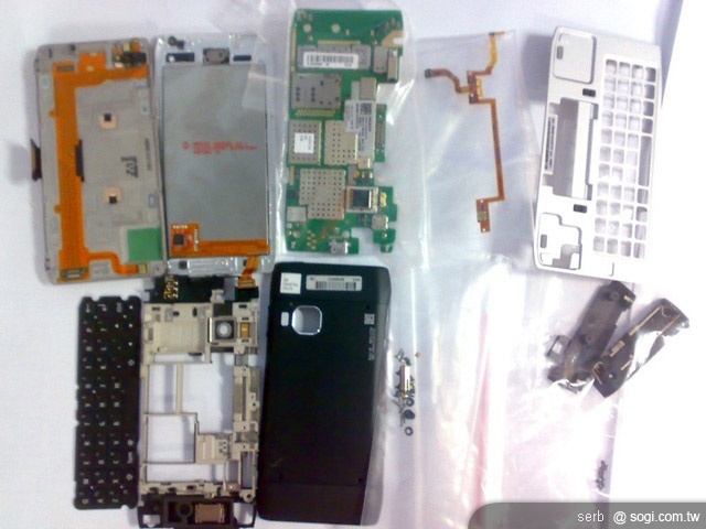 NOKIA N9 實機再曝光 傳 12 月發表? NOKIA N9 實機再曝光 傳 12 月發表?