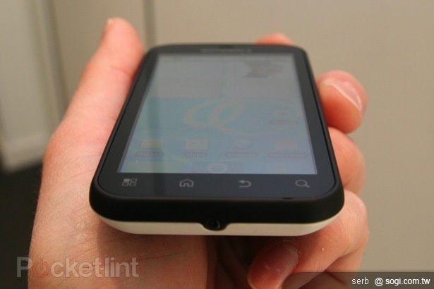 防護高手 MOTO Defy 三防機發表 防護高手 MOTO Defy 三防機發表