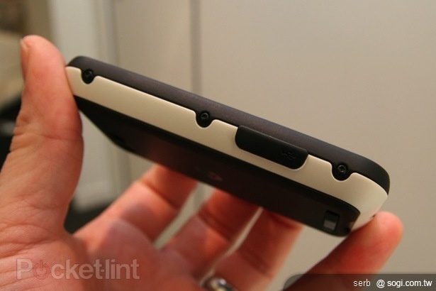 防護高手 MOTO Defy 三防機發表 防護高手 MOTO Defy 三防機發表