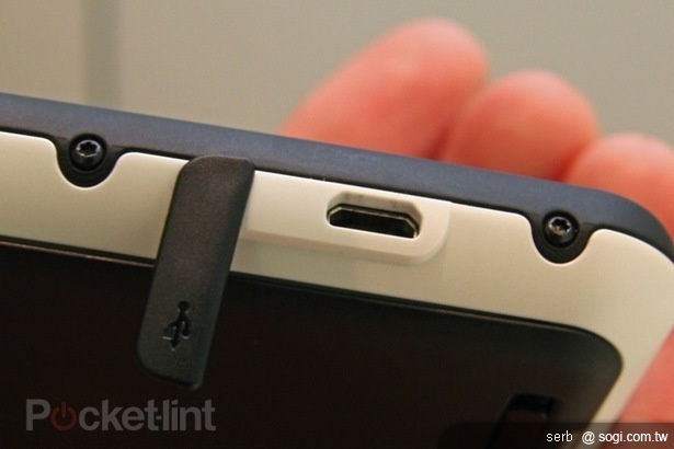 防護高手 MOTO Defy 三防機發表 防護高手 MOTO Defy 三防機發表