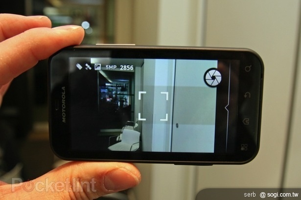 防護高手 MOTO Defy 三防機發表 防護高手 MOTO Defy 三防機發表