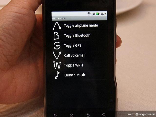 MOTO再推XT720、QUENCH XT5智慧機 MOTO再推XT720、QUENCH XT5智慧機