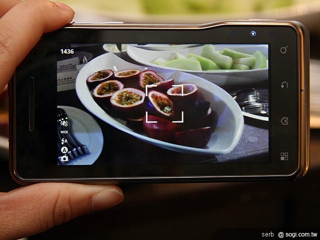 MOTO再推XT720、QUENCH XT5智慧機 MOTO再推XT720、QUENCH XT5智慧機