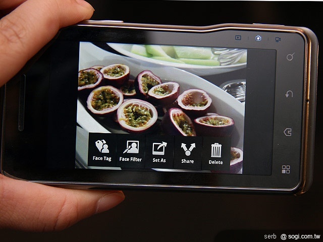 MOTO再推XT720、QUENCH XT5智慧機 MOTO再推XT720、QUENCH XT5智慧機