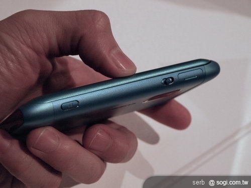 NOKIA E7 實機搶先看 NOKIA E7 實機搶先看