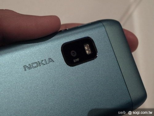 NOKIA E7 實機搶先看 NOKIA E7 實機搶先看