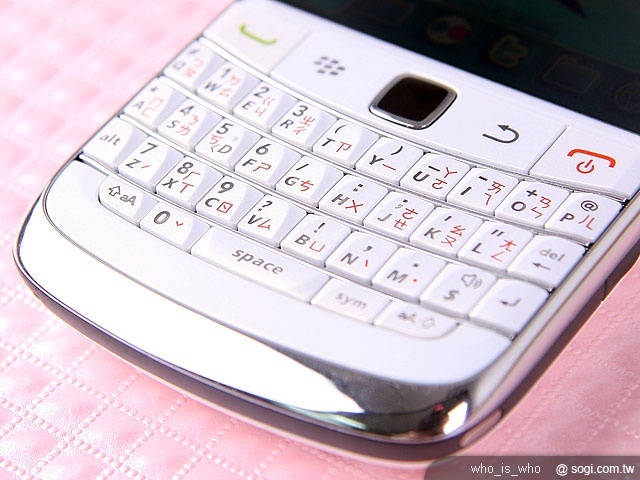 BlackBerry Bold 9700 典雅珍珠白 BlackBerry Bold 9700 典雅珍珠白