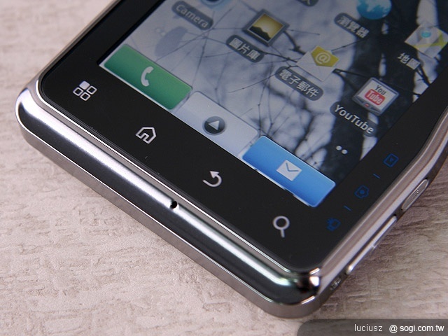 MOTO MILESTONE XT720 進化登場 MOTO MILESTONE XT720 進化登場