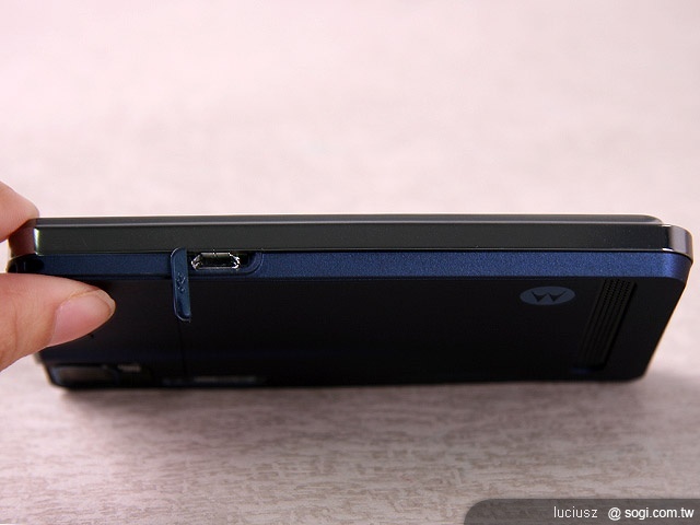 MOTO MILESTONE XT720 進化登場 MOTO MILESTONE XT720 進化登場