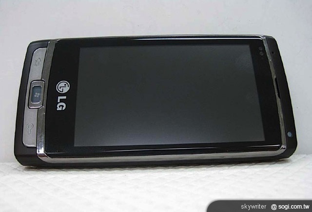 混淆了嗎?LG GW910、Optimus 7 差別在哪 混淆了嗎?LG GW910、Optimus 7 差別在哪