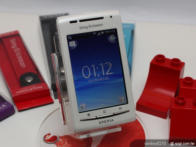 SE XPERIA X8娛樂機Fun手玩 單機9,900元 SE XPERIA X8娛樂機Fun手玩 單機9,900元