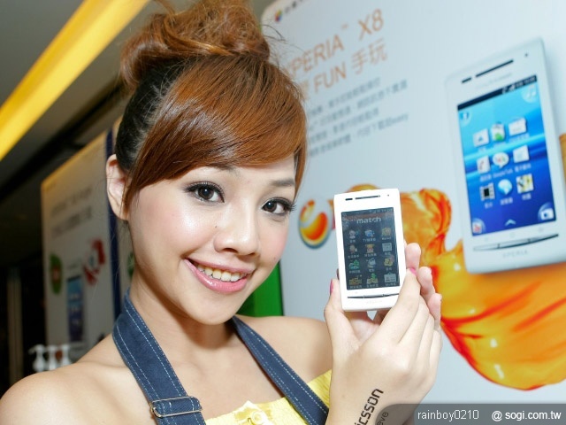 SE XPERIA X8娛樂機Fun手玩 單機9,900元 SE XPERIA X8娛樂機Fun手玩 單機9,900元