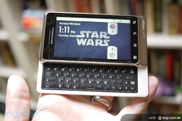 MOTO R2-D2 星際大戰手機 限量上市 MOTO R2-D2 星際大戰手機 限量上市