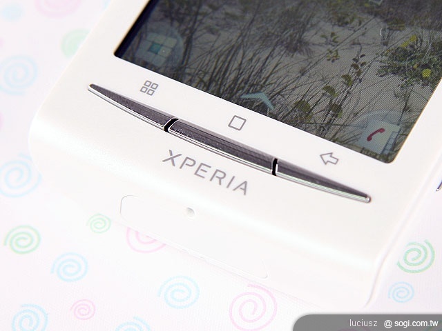 質輕曼妙美型機 - Sony Ericsson XPERIA X8 質輕曼妙美型機 - Sony Ericsson XPERIA X8