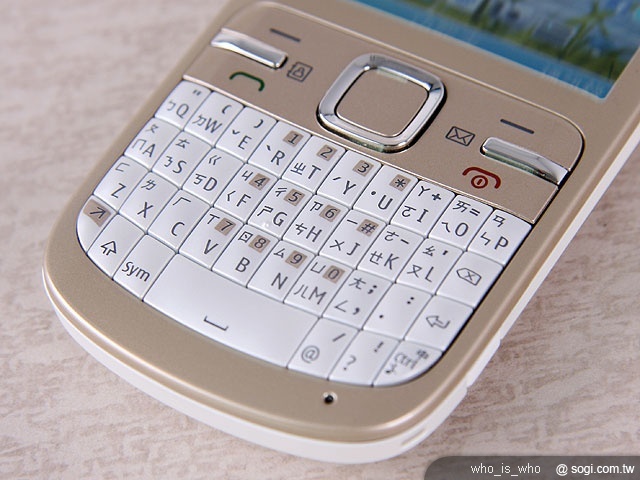 NOKIA C3-00 S40鍵盤機 俐落好操作 NOKIA C3-00 S40鍵盤機 俐落好操作